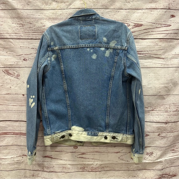 Levi's Men's Jean Trucker Jacket Bleach Denim Pockets Logo Size Small - Picture 3 of 3
